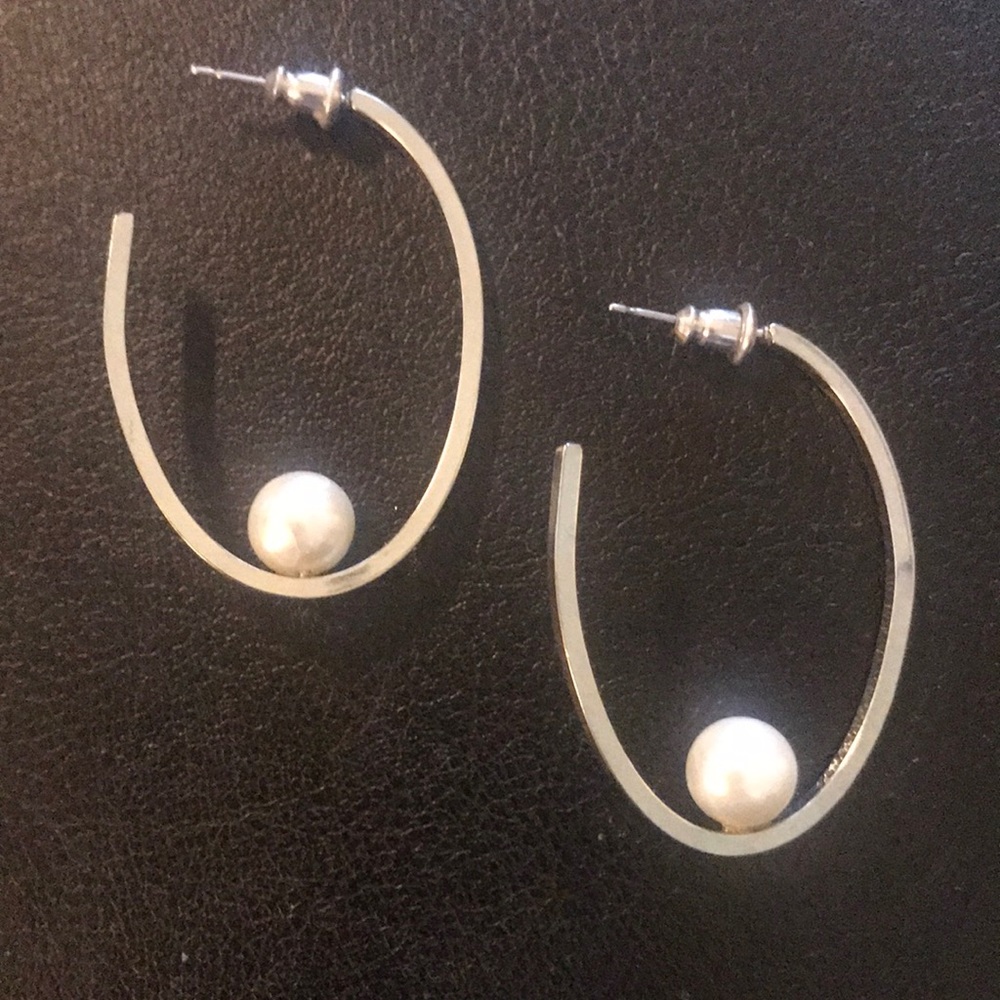 Swinging  Pearl earrings